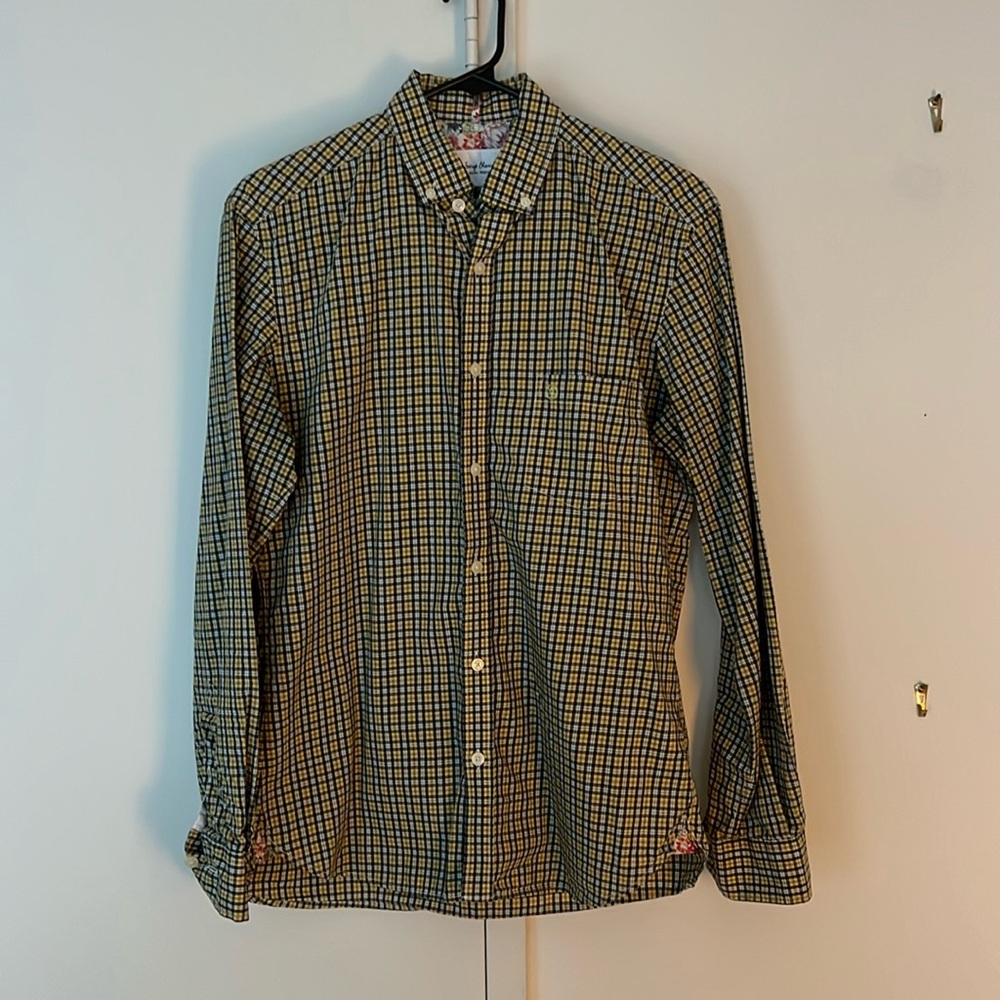 Serge Blanco
Size M
Men’s button up shirt

Used